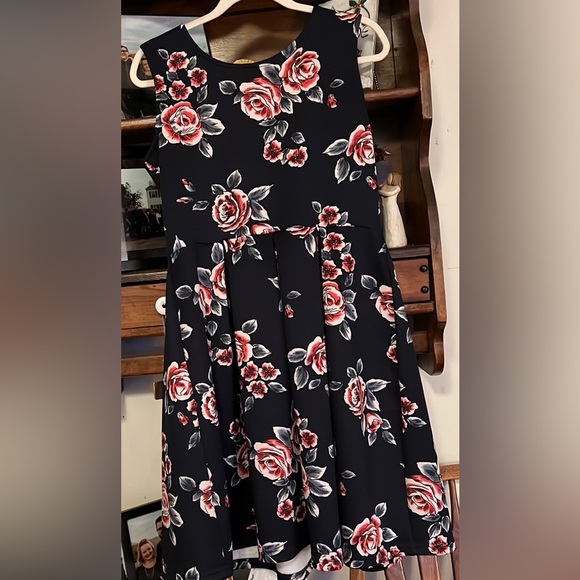 Betty Jeffries Dresses & Skirts - BETTY JEFFRIES Navy Blue Floral Sleeveless Pleated Dress, Size Medium,